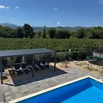 Serenity With Heated Pool Vila *