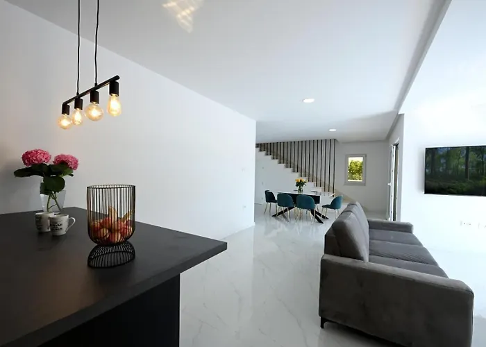 Villa Serenity With Heated Pool
