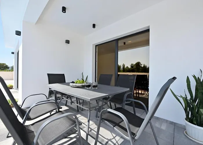 Villa Serenity With Heated Pool