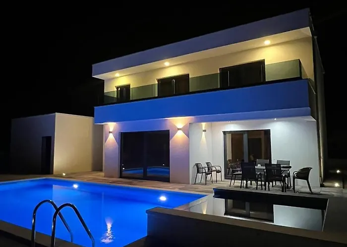Serenity With Heated Pool Villa *